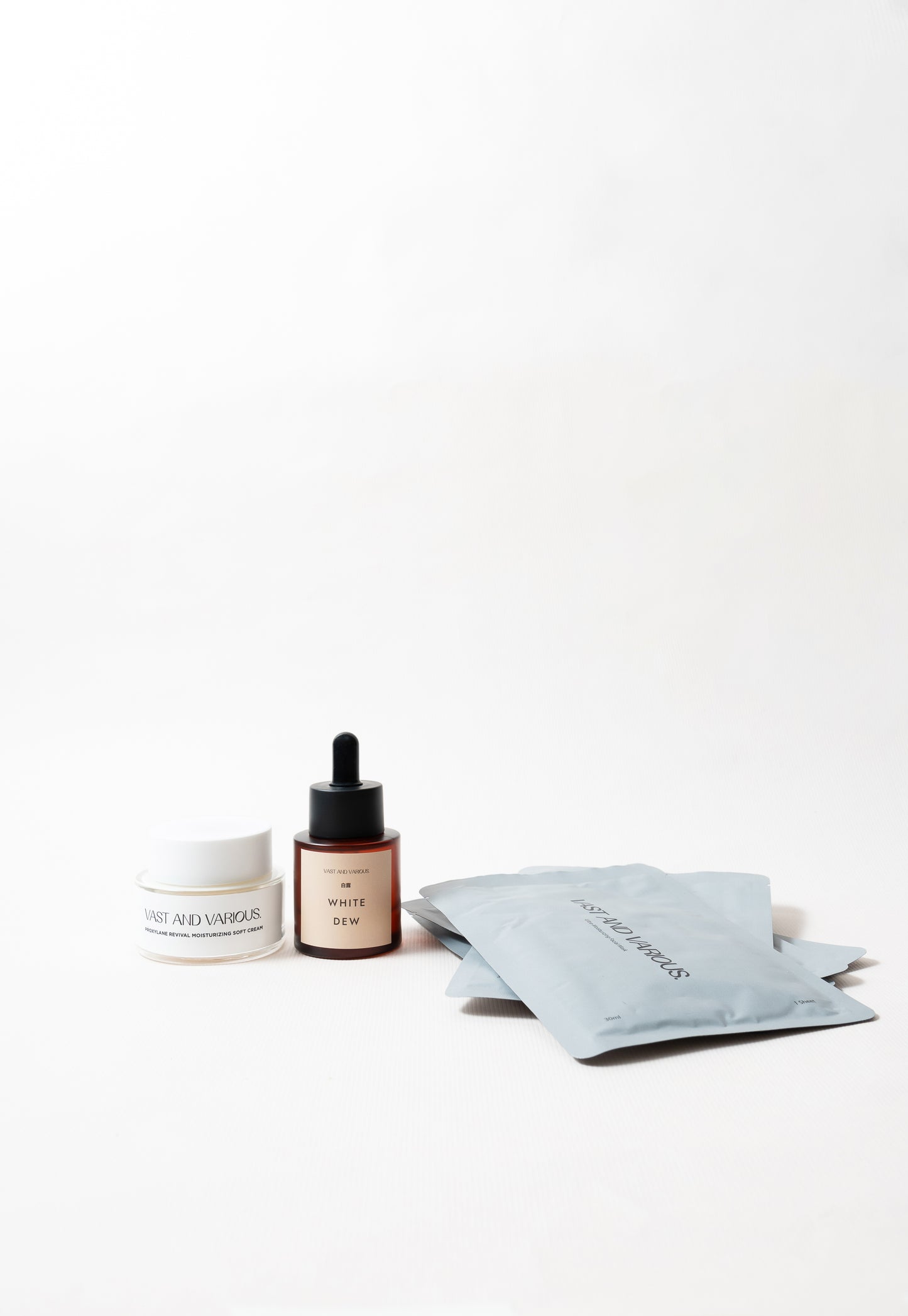 養心滋潤組合:玻色因草本精華活膚精華乳+任選四大節氣香氛油一款+送5片面膜